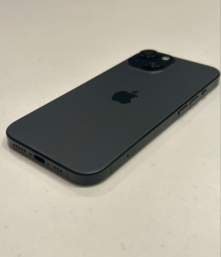 Apple iPhone 15 128GB ブラック 本体 SIMフリー　中古