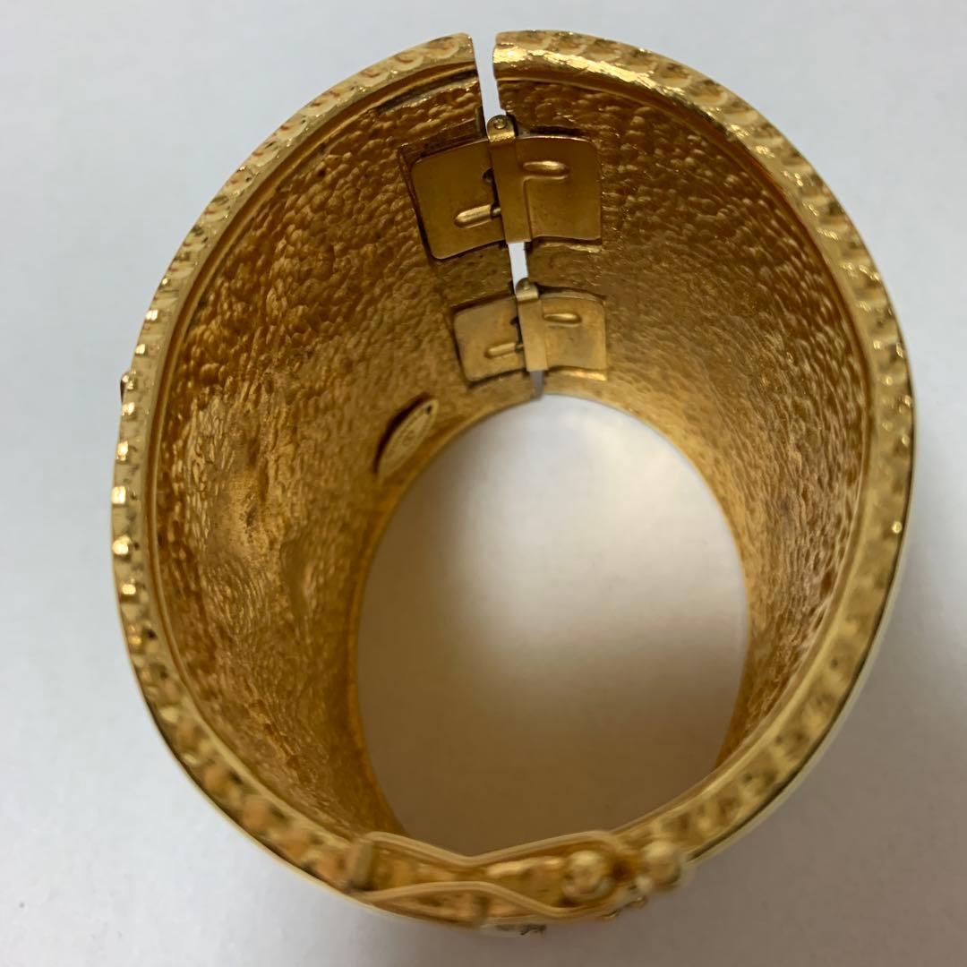 CHANEL ヴィンテージ バングル マトラッセ ゴールド ライオンモチーフ