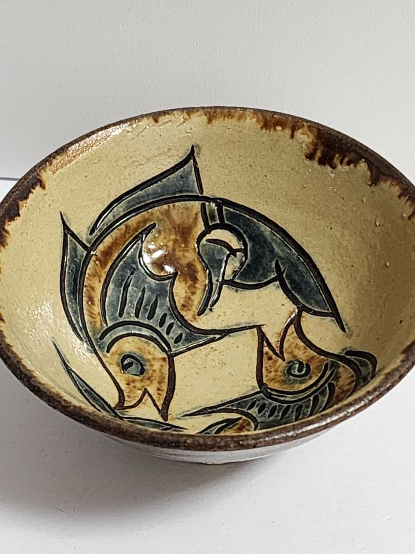 人間国宝 金城次郎 口径 13.5cm 高さ 6cm 壷屋焼 魚文茶碗 陶歴