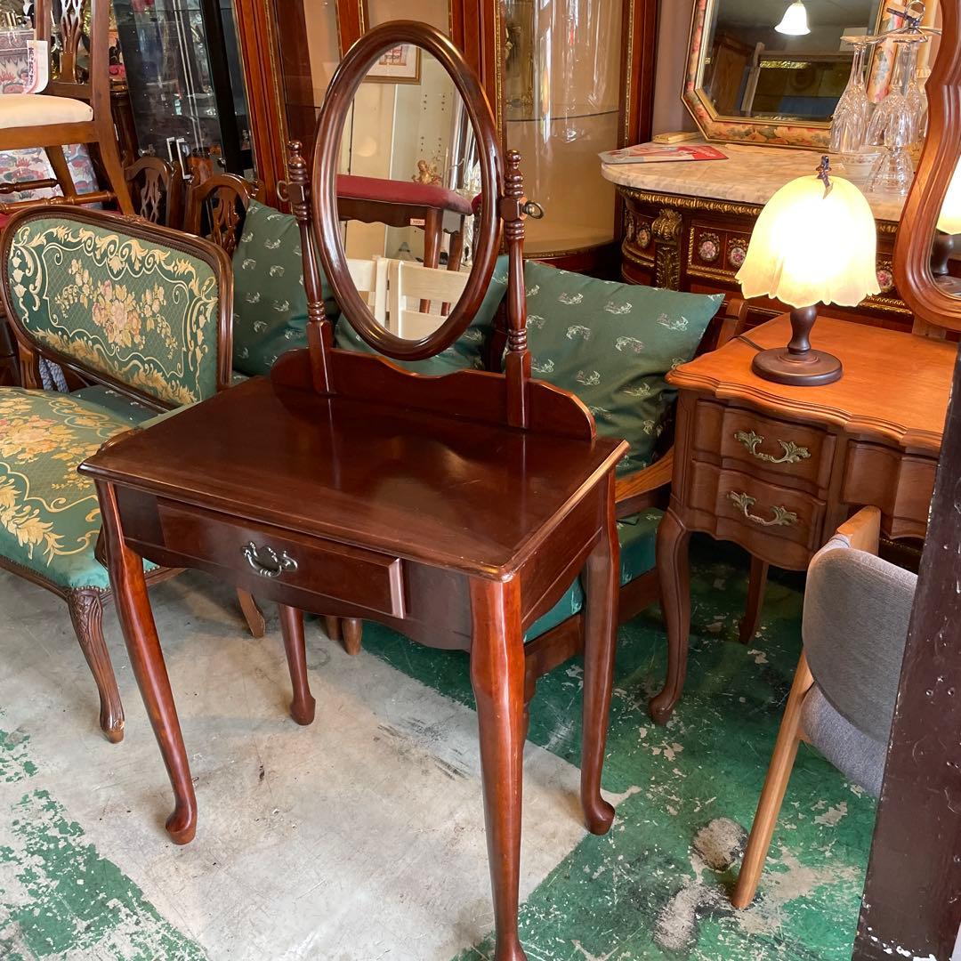 素敵なドレッサー・猫脚