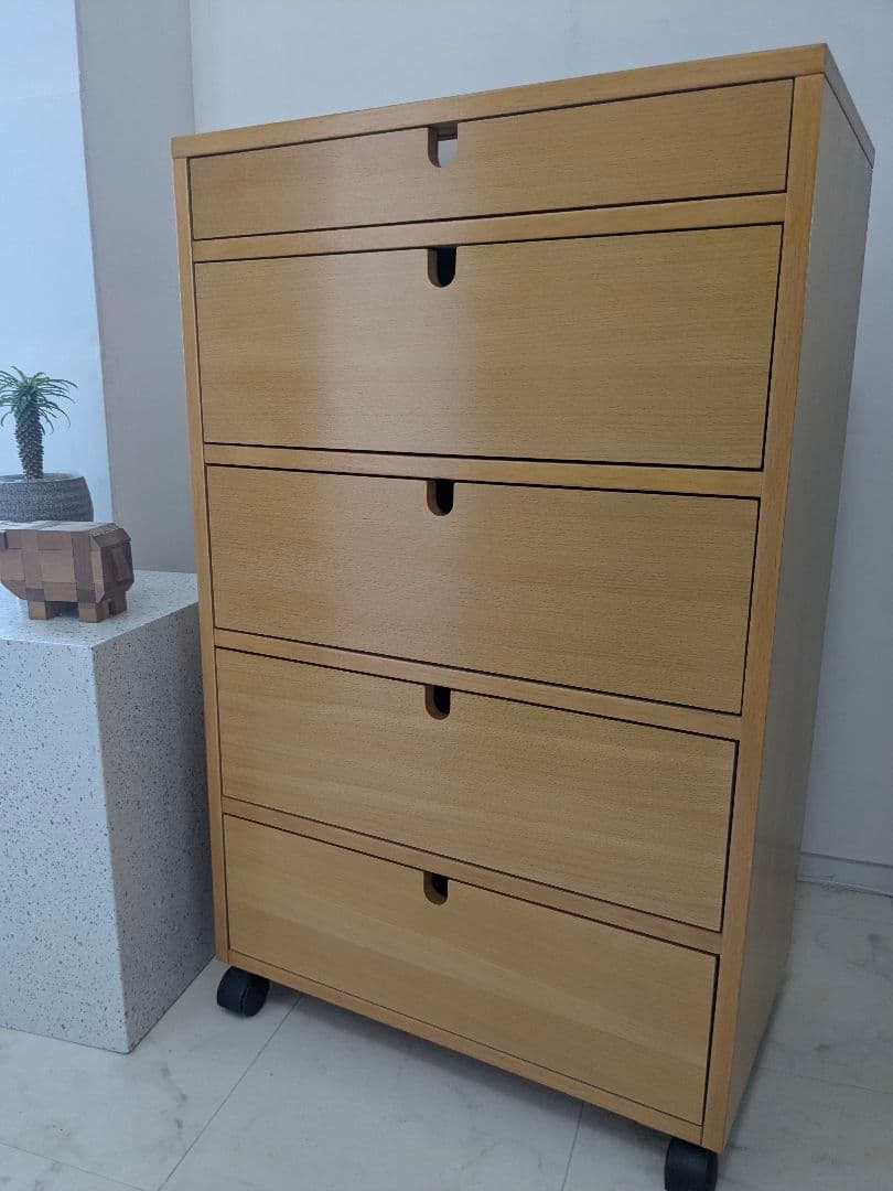 ILLUMS 北欧モダン 五段 キャスター ディスプレイチェスト ガラス天板