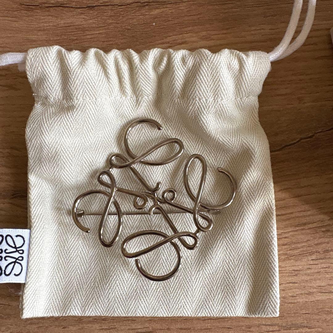 美品　LOEWE ロエベ　アナグラムブローチ　シルバー