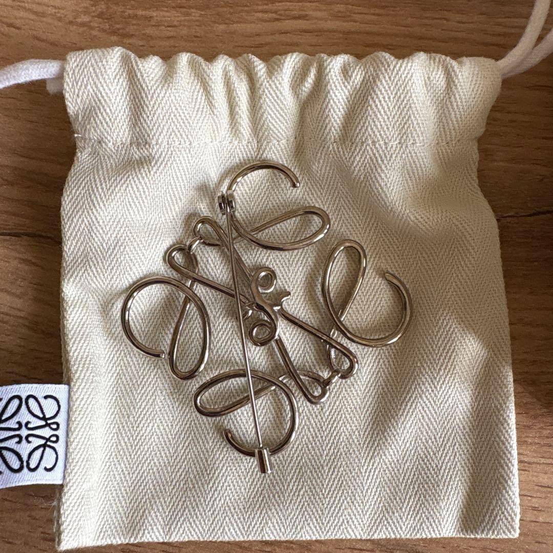 美品　LOEWE ロエベ　アナグラムブローチ　シルバー