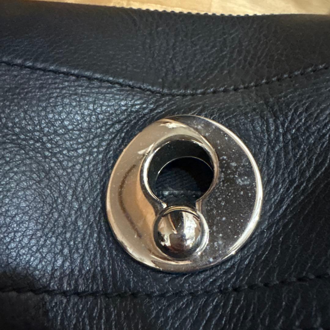 黒いレザー ハンドバッグ フラップ式