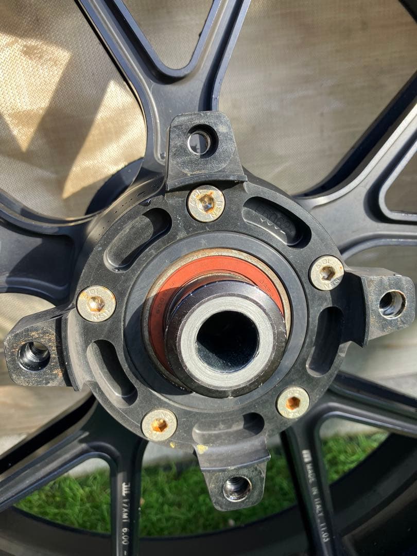 マルケジーニ(MARCHESINI)鍛造アルミホイールM10 VTR1000F