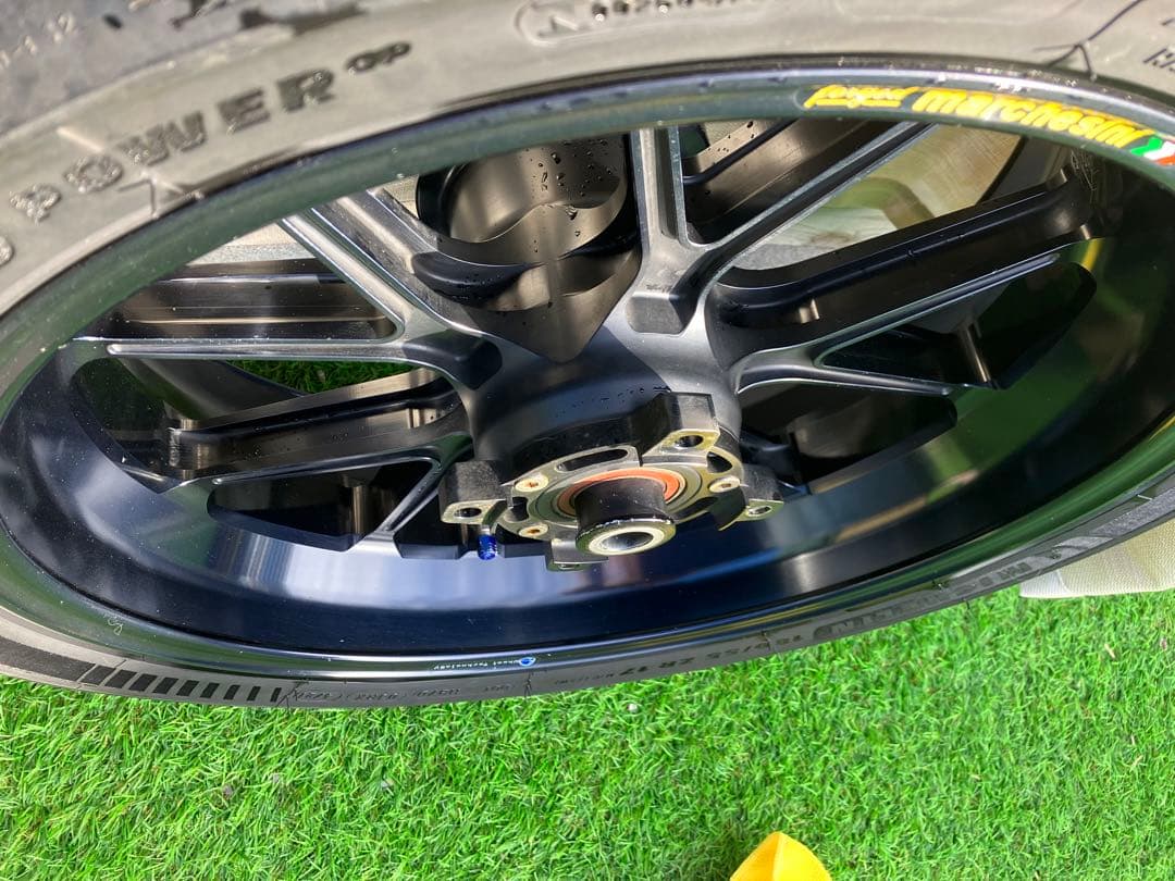 マルケジーニ(MARCHESINI)鍛造アルミホイールM10 VTR1000F