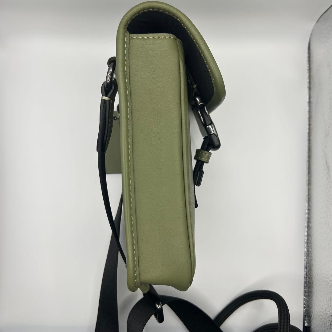 極美品✨COACH ショルダーバッグ レーサー フォン クロスボディ 収納袋 緑