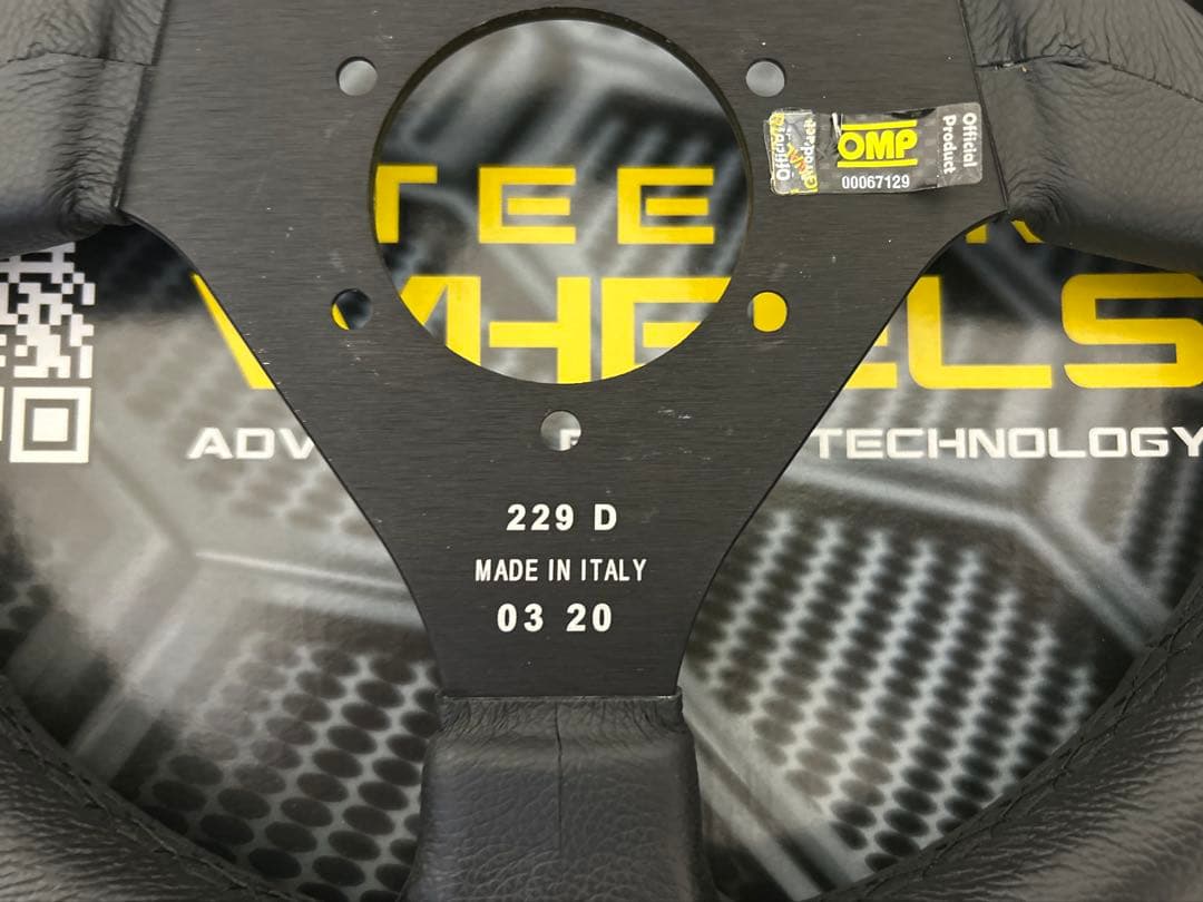 OMP ステアリング 300㎜ トレッチェント 新品ホーンボタン付