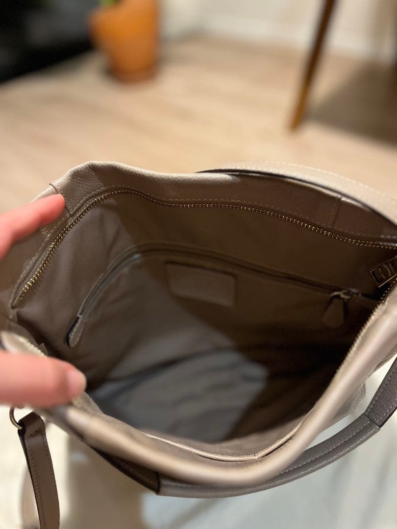 COACH ベージュ レザー ショルダーバッグ