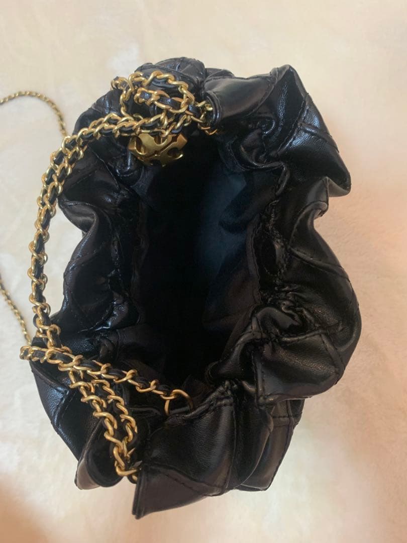 ブラック キルティング ショルダーバッグ