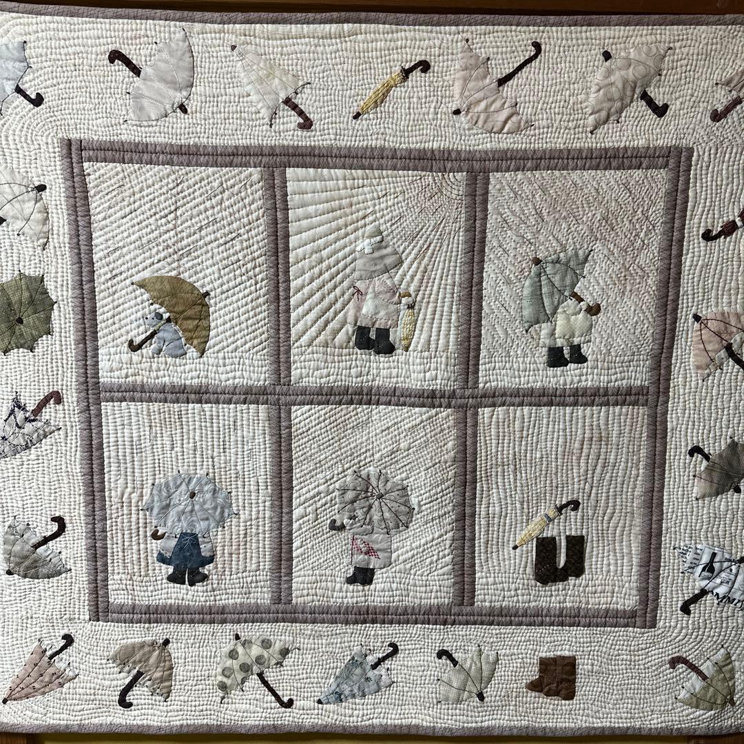 斉藤遥子さんの本を参考にしたパッチワークキルトスーちゃんの傘のタペストリー