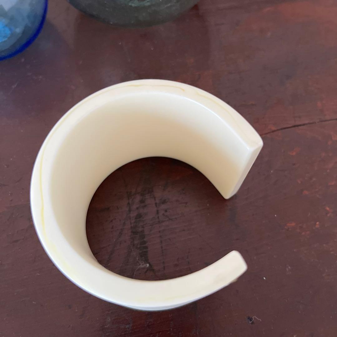 最終お値下げ！siri siri シリシリ　象牙色バングル