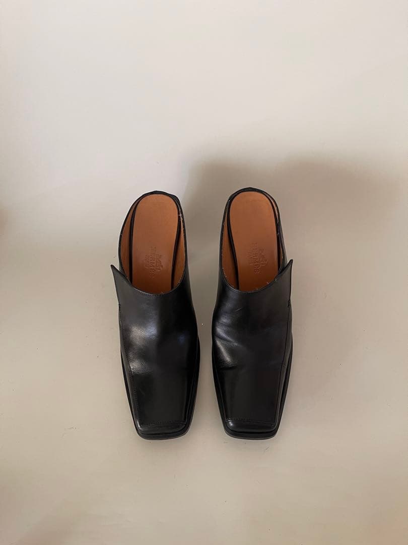 Hermesエルメスブラックレザー スクエアトゥ ミュール36.5