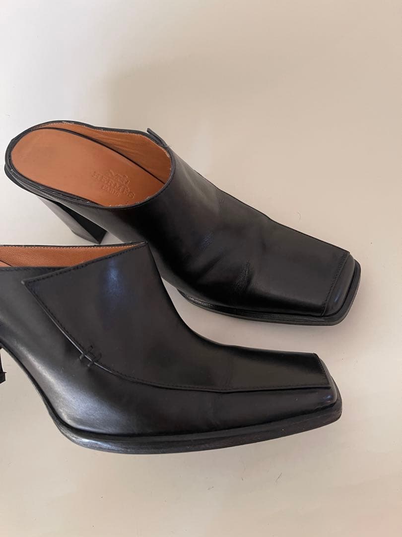Hermesエルメスブラックレザー スクエアトゥ ミュール36.5
