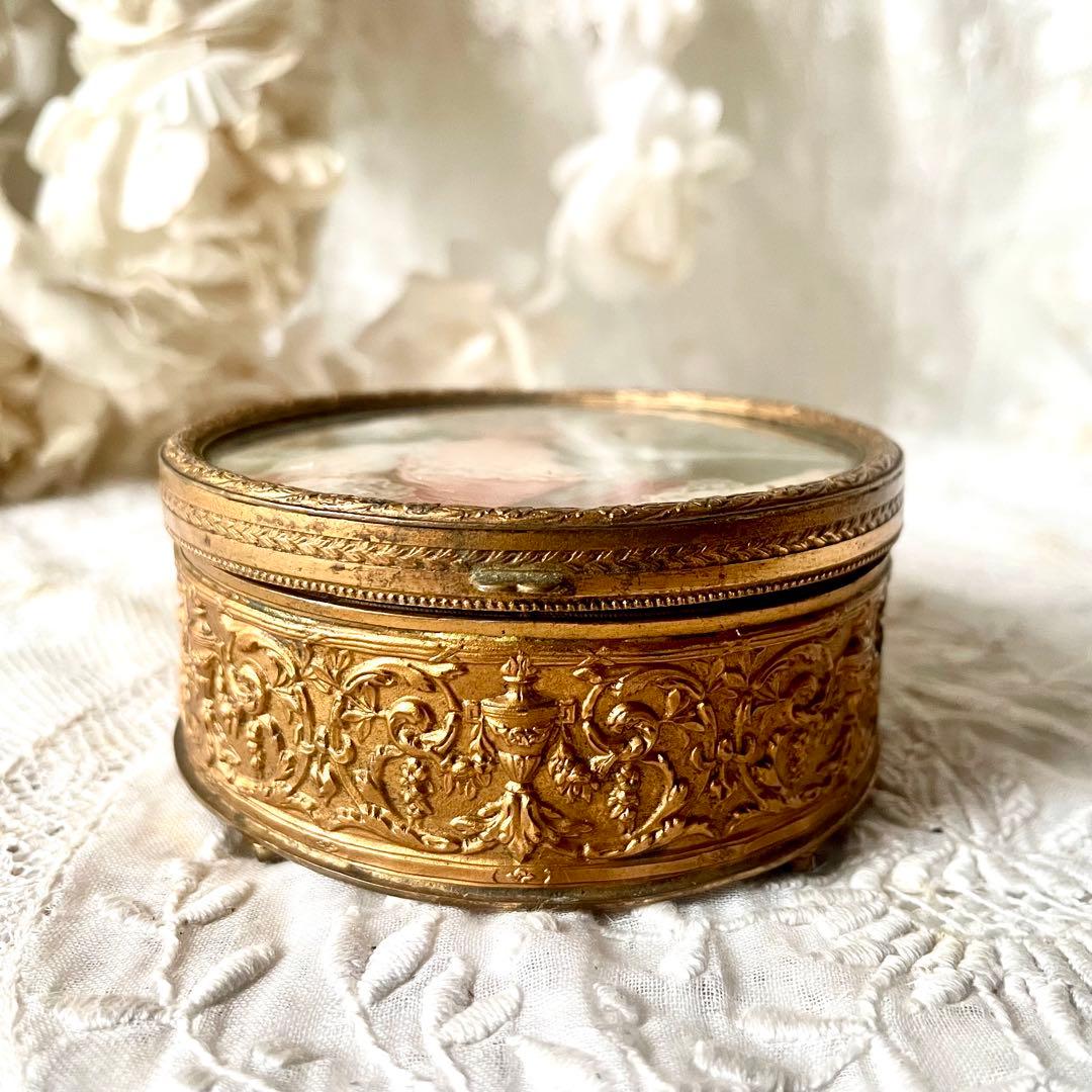 マドモアゼルの絵入りラウンド型ジュエリーボックス　フランスアンティーク