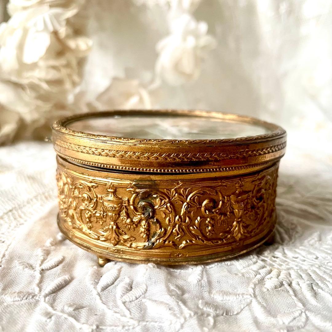 マドモアゼルの絵入りラウンド型ジュエリーボックス　フランスアンティーク