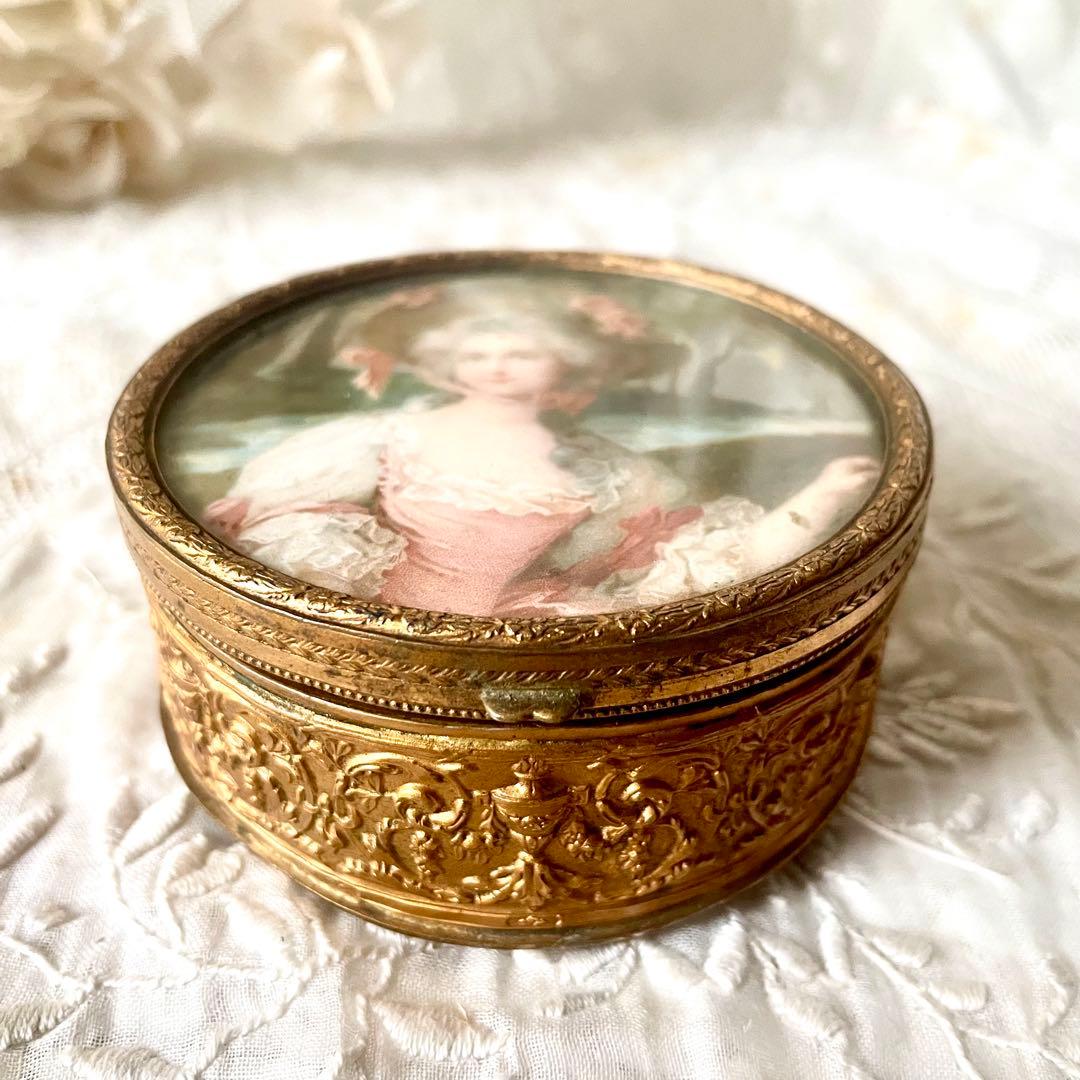 マドモアゼルの絵入りラウンド型ジュエリーボックス　フランスアンティーク