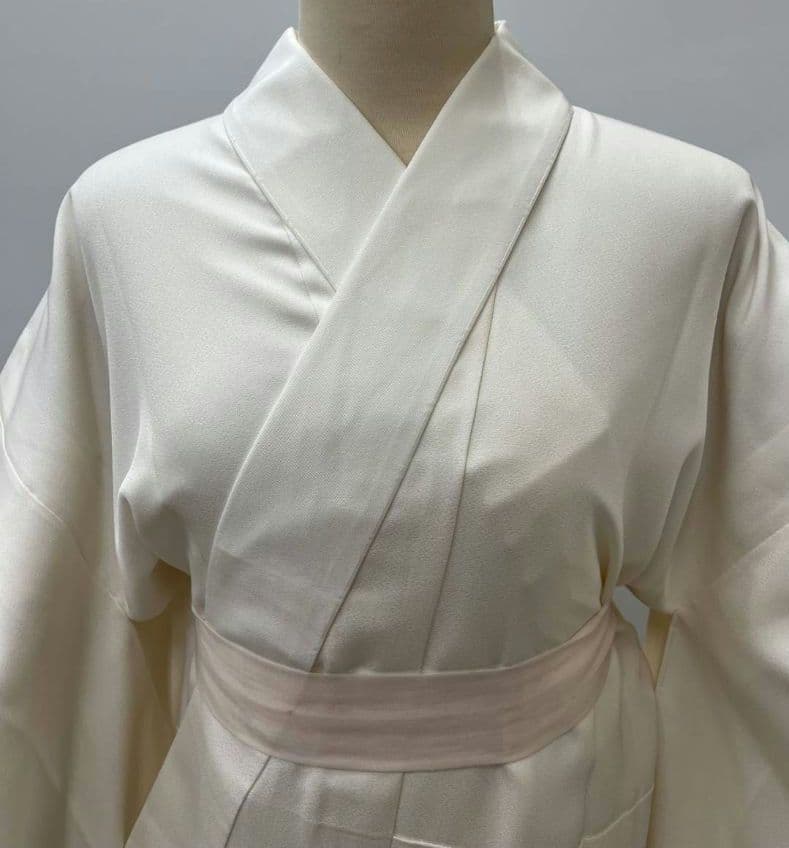 ❪552❫ ✿.* 正絹 絵羽 長襦袢 半衿付✿.*・汕頭刺繍 身幅広め