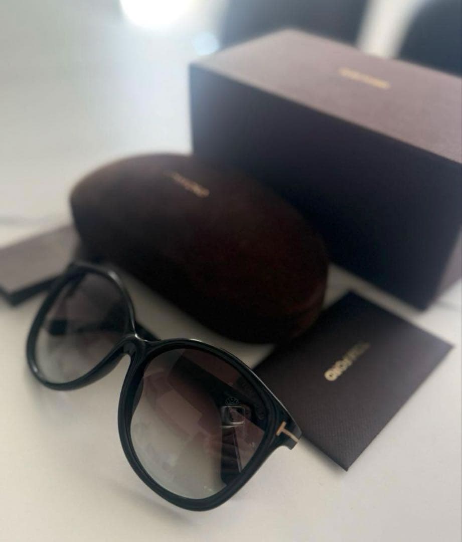 正規品 TOM FORD オーバーサイズサングラス ブラック ケース付き