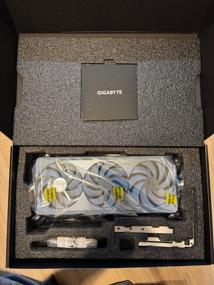 GIGABYTE RTX4090 AERO グラフィックボード　実使用