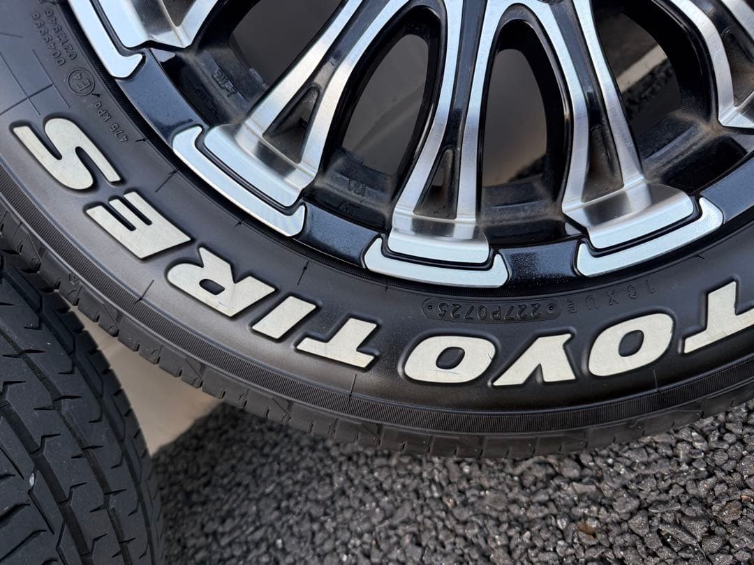 ハイエース200用バトルシップ16インチホワイトレタータイヤ付き