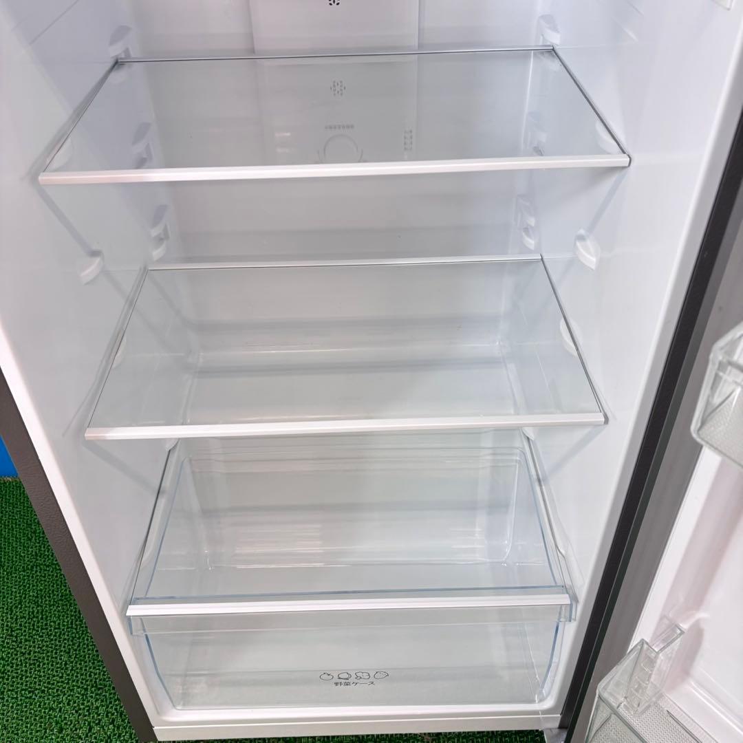 731 大人気　シルバー　冷蔵庫　小型　大型　一人暮らし　200L〜300L