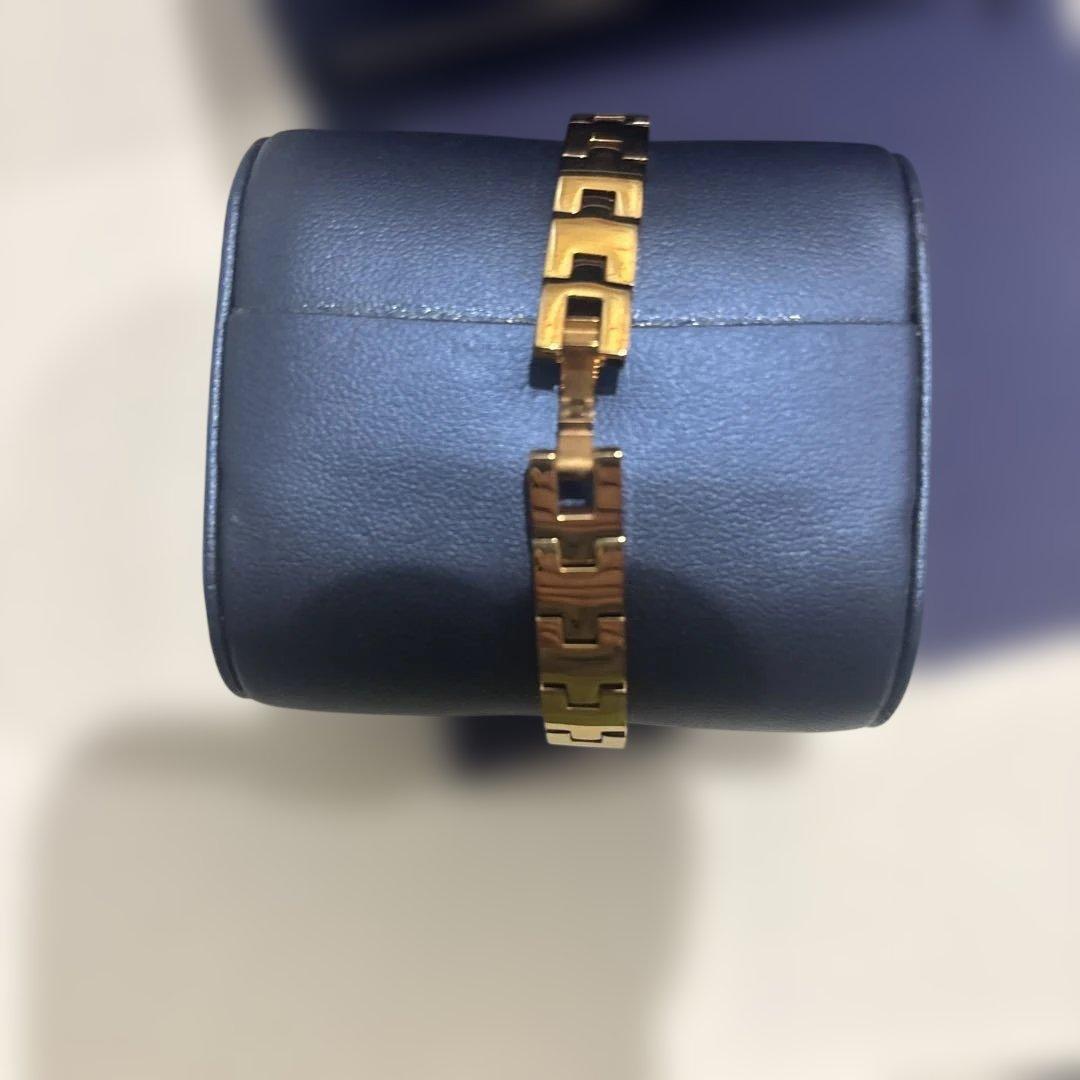 稼動品　スワロフスキー　クリスタルライン　ゴールドバングル　腕時計