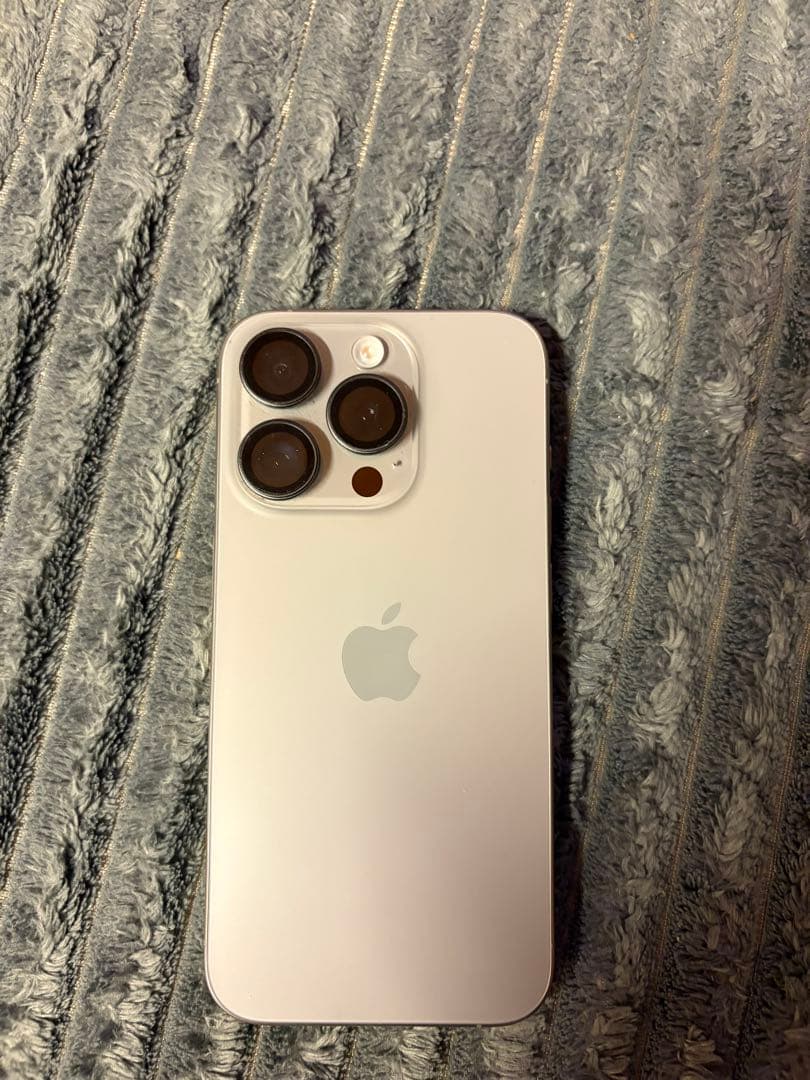 Apple iPhone 15 Pro ナチュラルチタニウム　128GB 本体