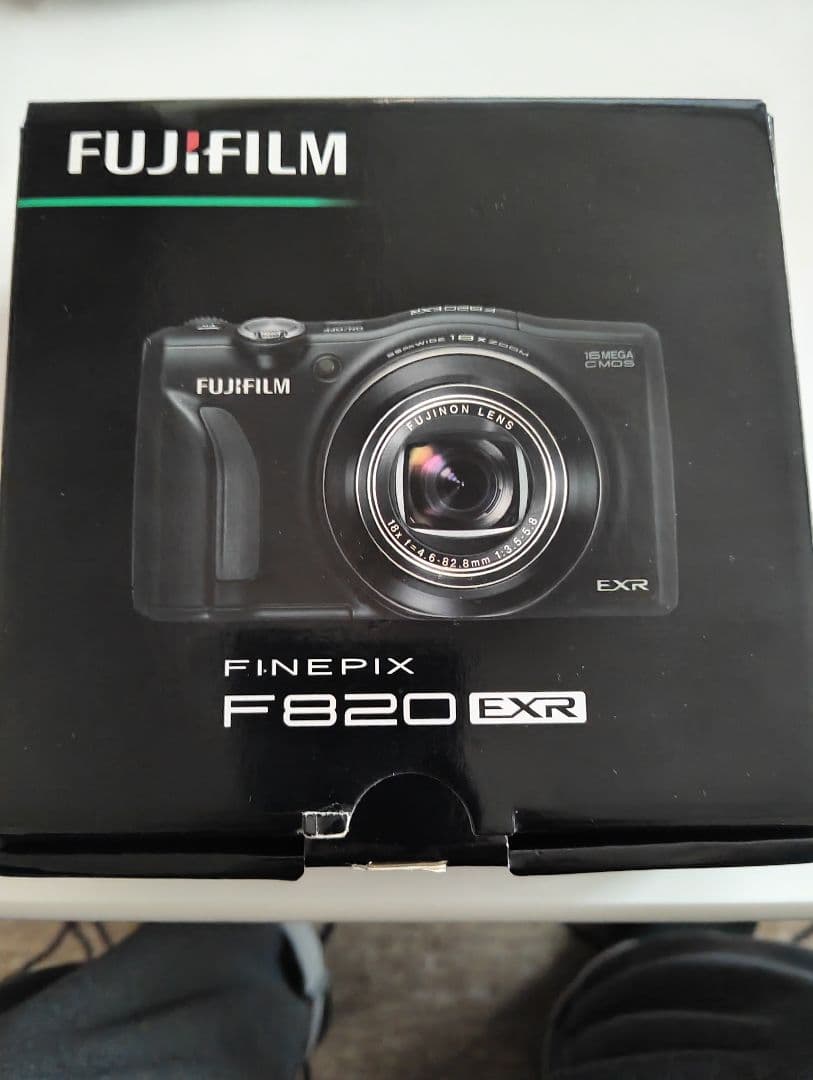 RAKUDA様購入•富士FinePix F820 EXR レッド光学18倍ズーム