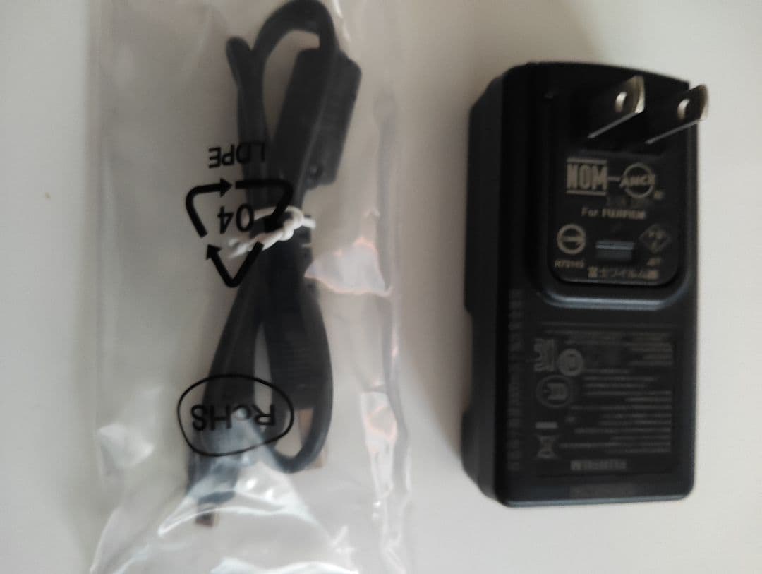 RAKUDA様購入•富士FinePix F820 EXR レッド光学18倍ズーム