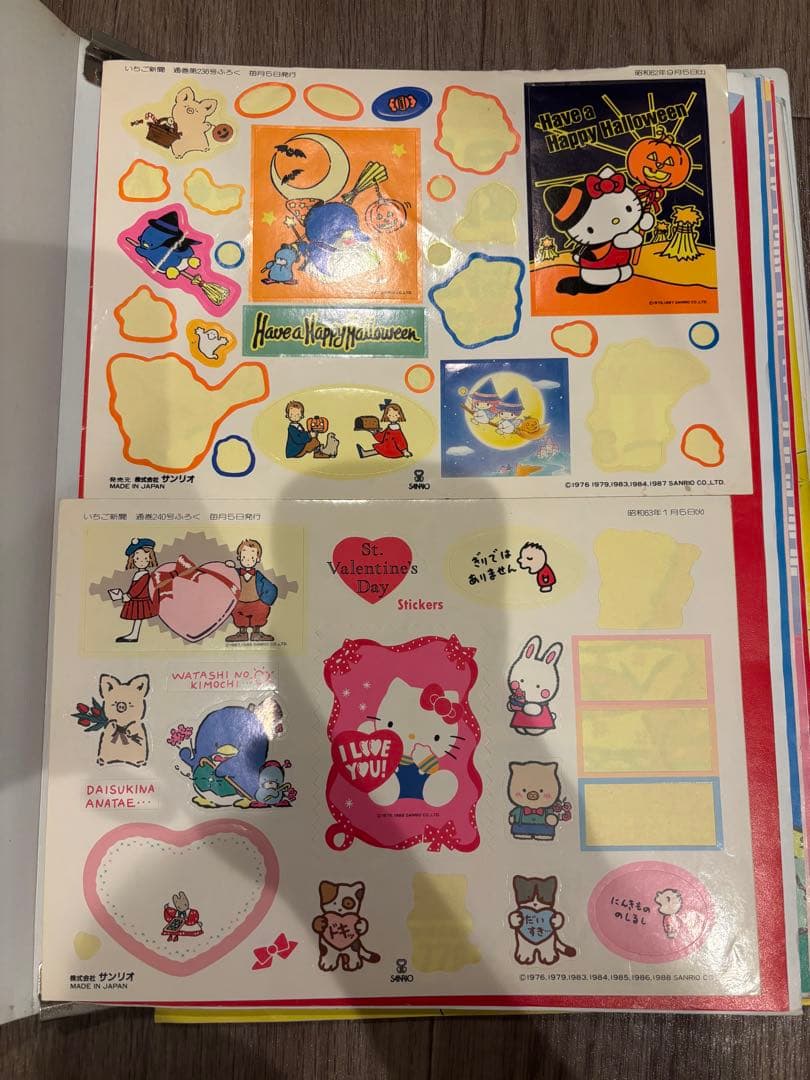 a*4様 いちご新聞　サイン入り　シール付き