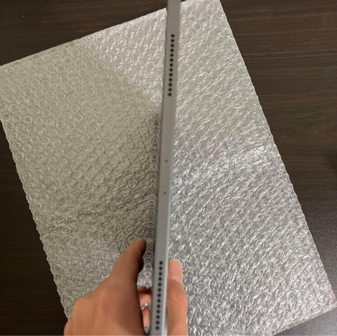 iPad Pro 256GBとケース2個