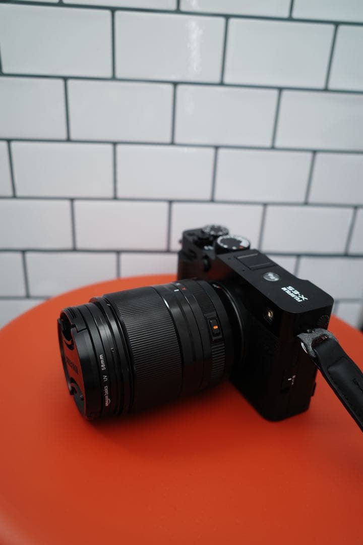 【美品元箱有り】FUJIFILMミラーレス一眼カメラ ズームレンズ付き ブラック