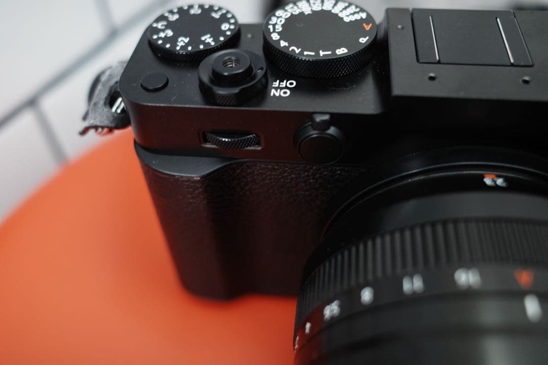 【美品元箱有り】FUJIFILMミラーレス一眼カメラ ズームレンズ付き ブラック