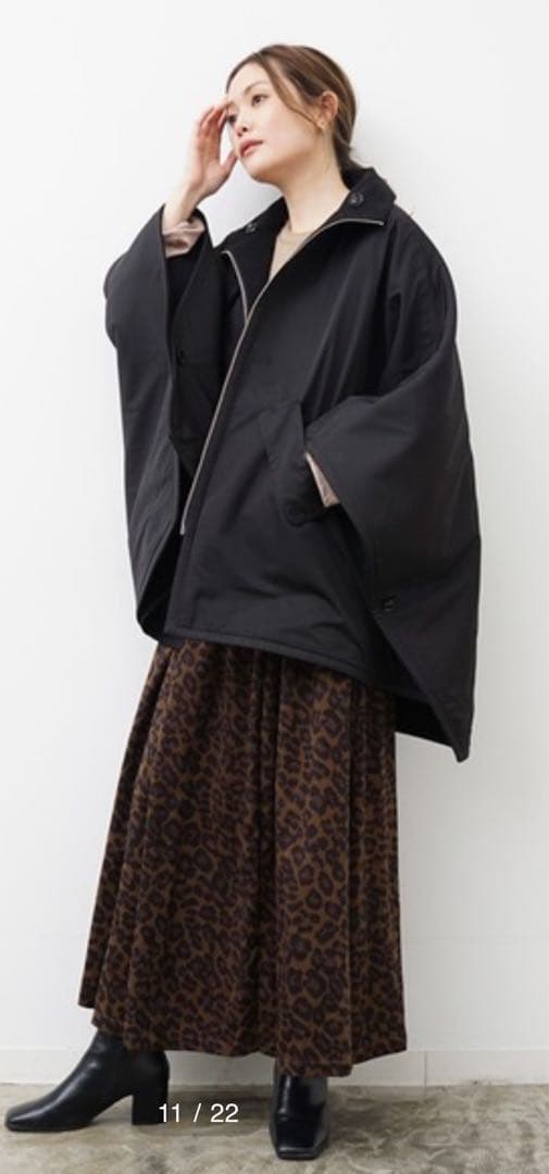 (未使用級)ヘレンチア　リバーシブルポンチョ　2way ケープコート　黒色