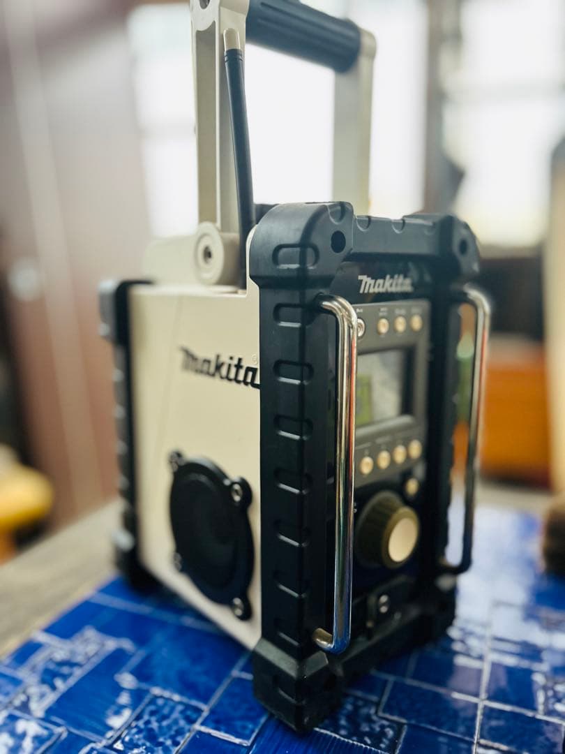 【ほぼ新品 倉庫保管】Makita MR100 ラジオ