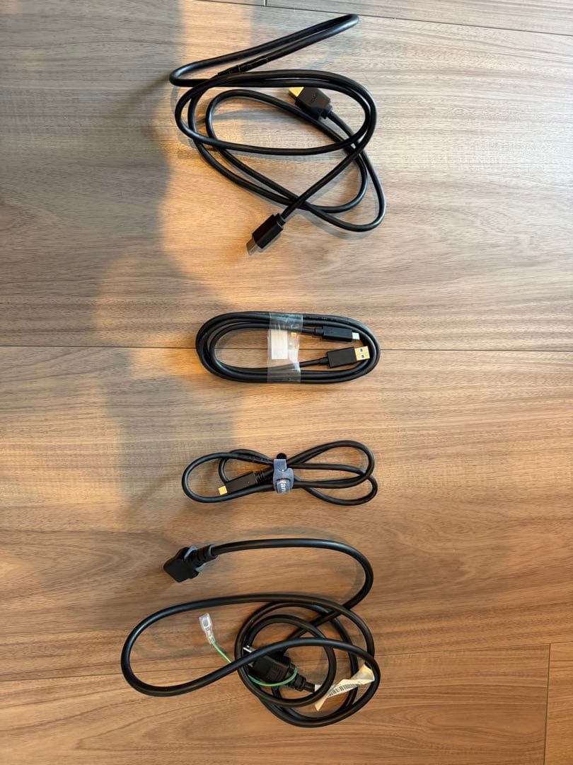 Dell U2723QX 27インチ 4K ハブモニター