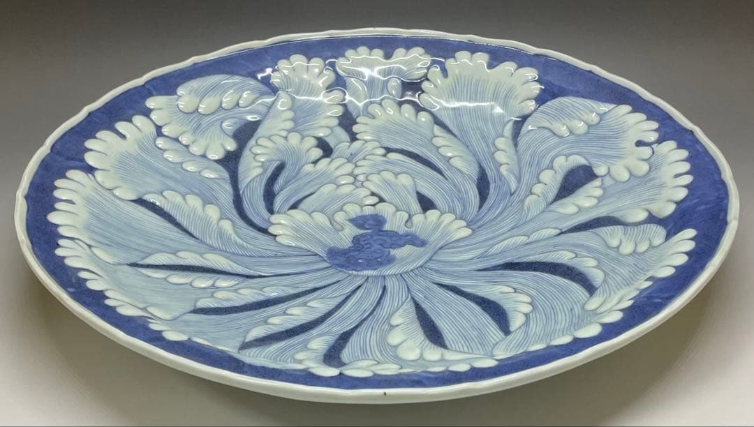 古伊万里　唐獅子牡丹　大明成化年製　染付　陽刻　大皿　y27