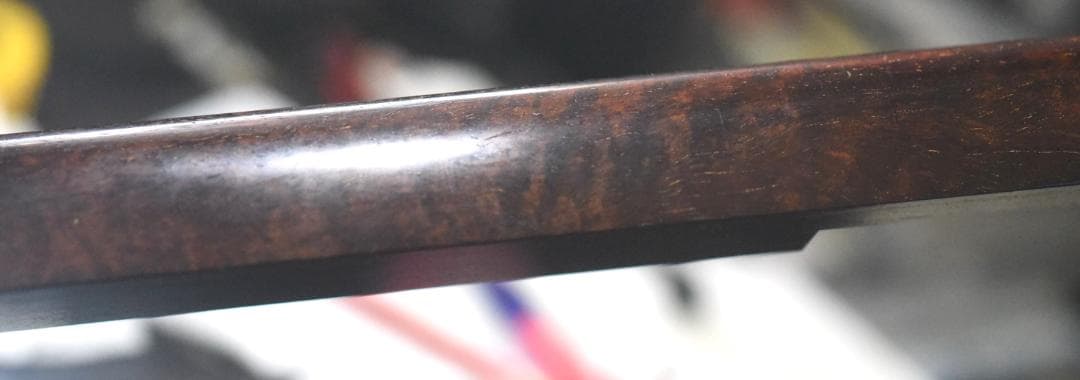 最高級三味線●金細●子持ち綾杉●トチ入り●紅木●ケース付●24-10-19-04