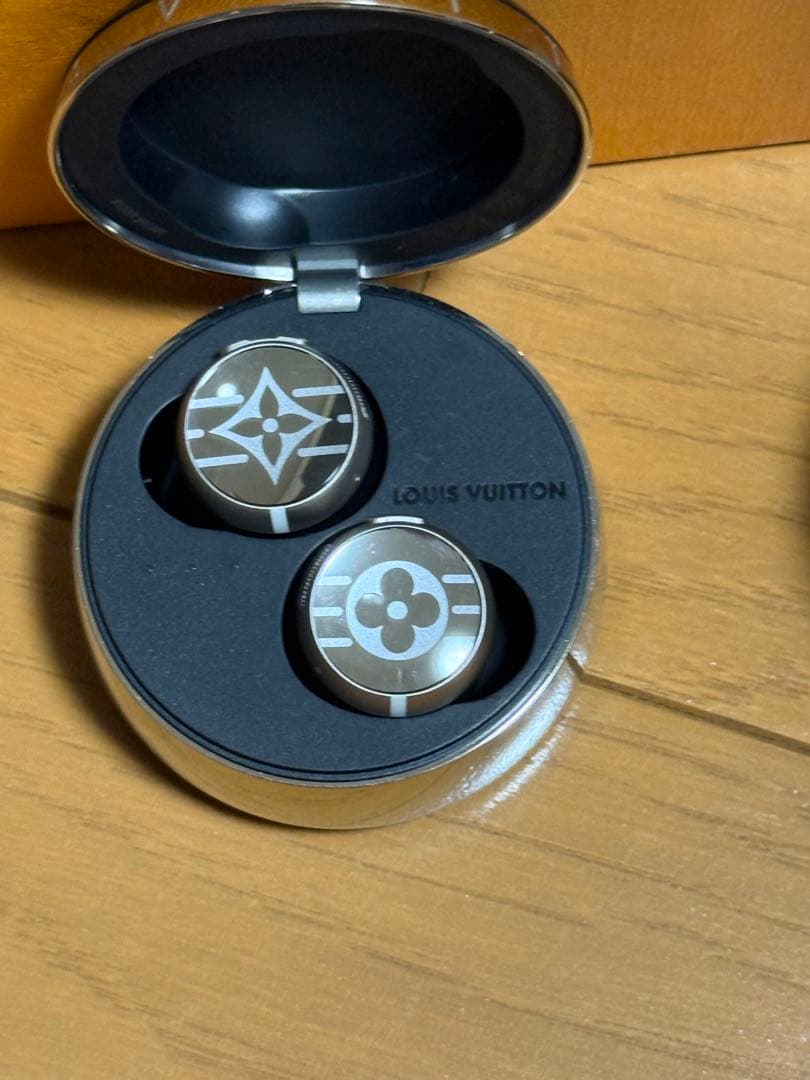 【新品未使用】ルイヴィトン ホライゾン ライト・アップ イヤホン シルバー