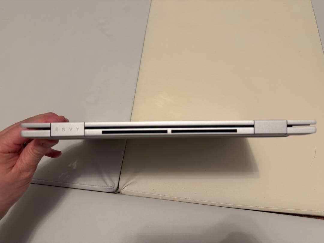 OLED高精細 HP Envy x360 i5 8GB 512GB