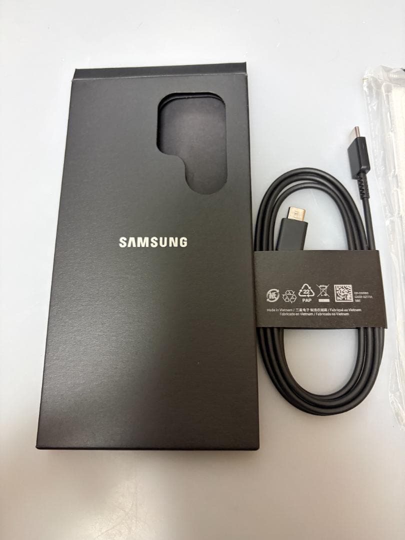 Galaxy S23 Ultra 256GB SIM フリーおまけ付き。