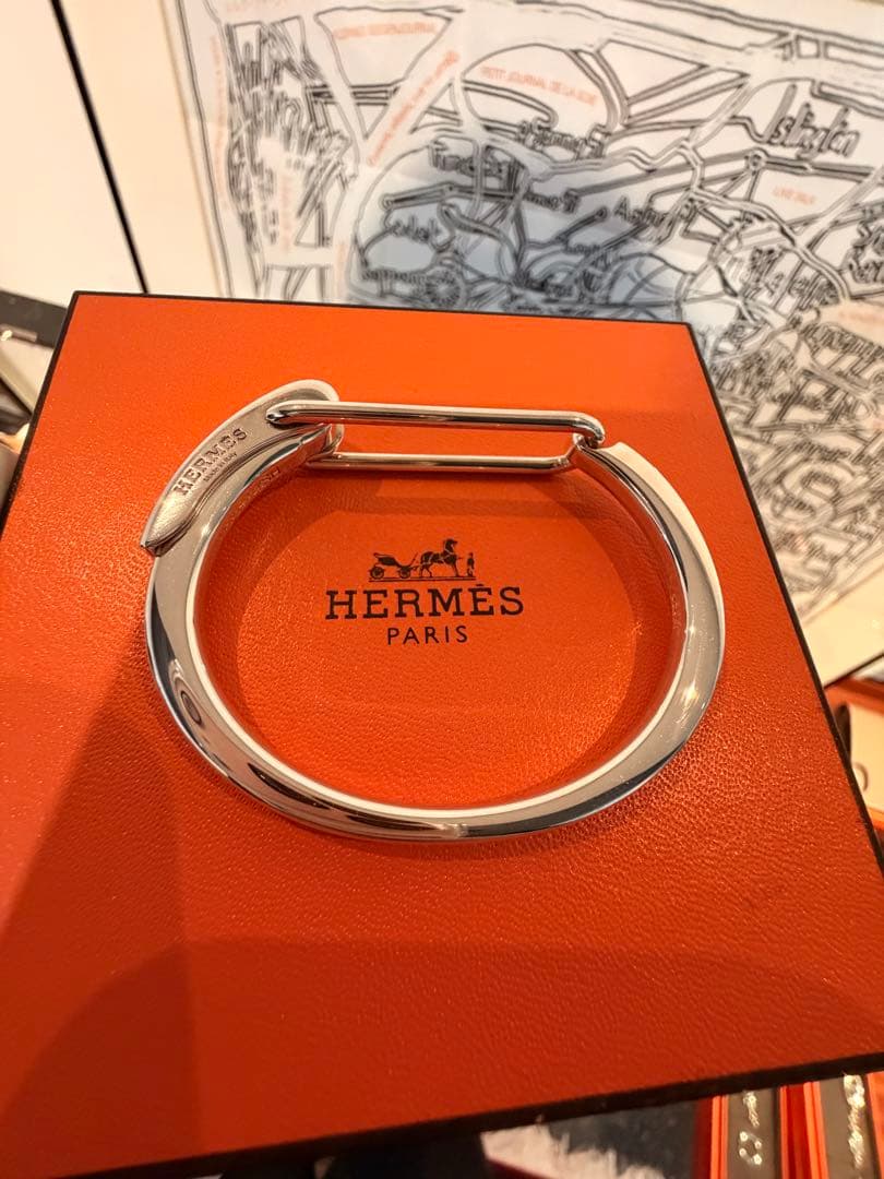 希少　HERMES シルバーバングル 箱付き