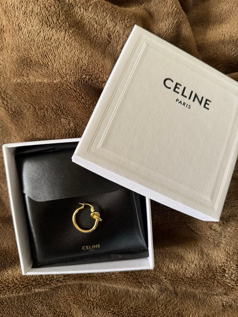 CELINE ゴールド ピアス　スモールフープ　ノット