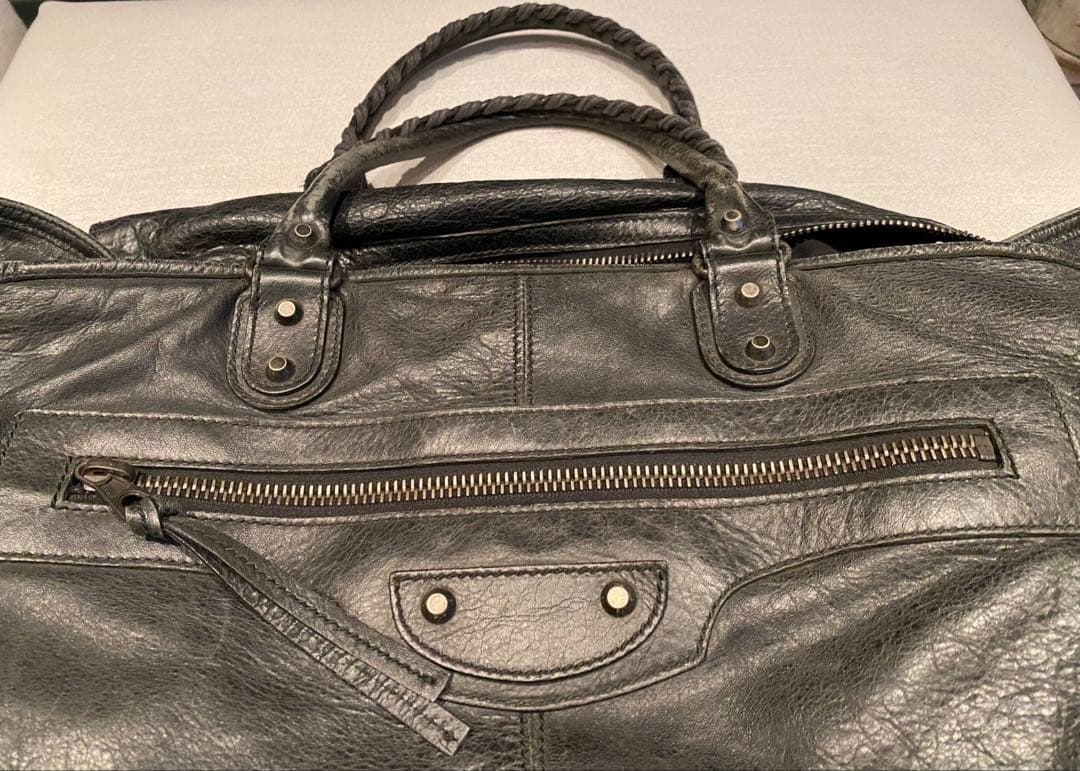 バレンシアガ　ブラックレザーショルダーバッグ