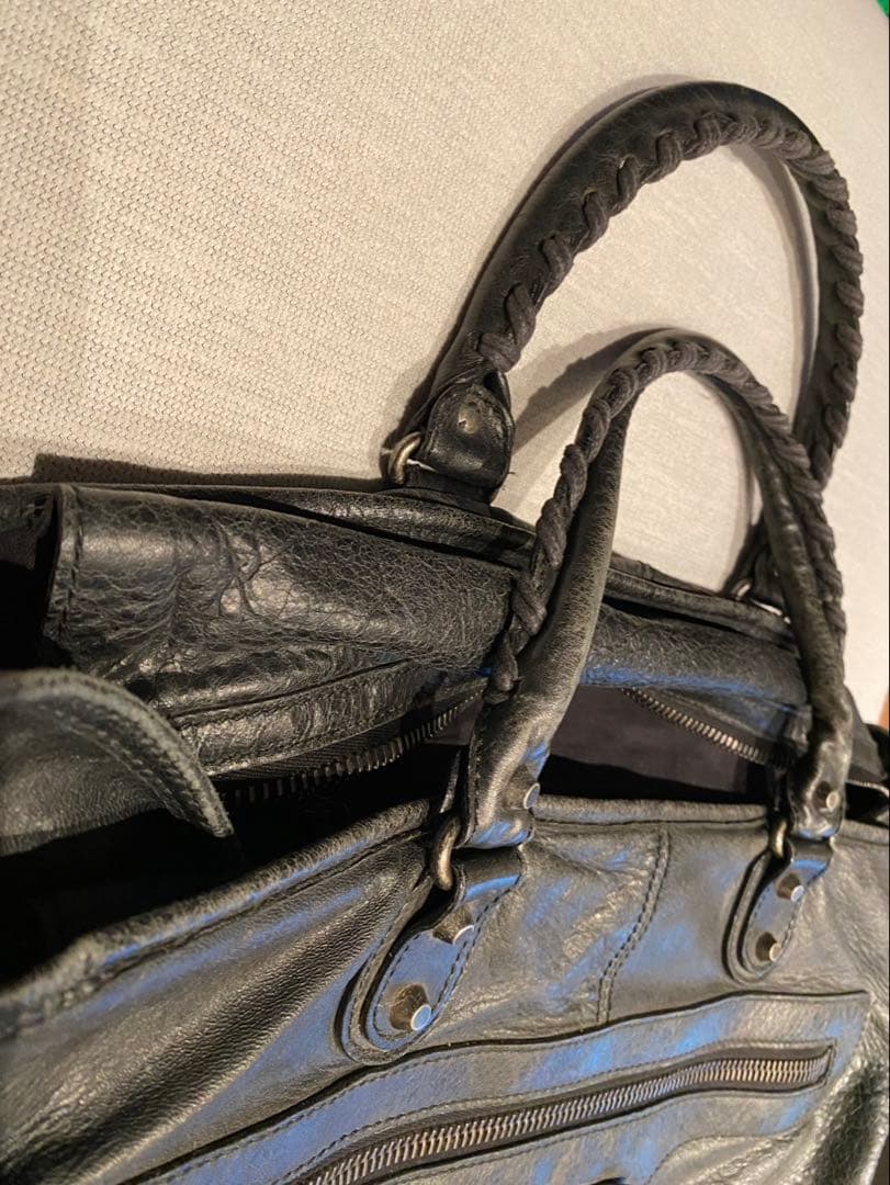 バレンシアガ　ブラックレザーショルダーバッグ