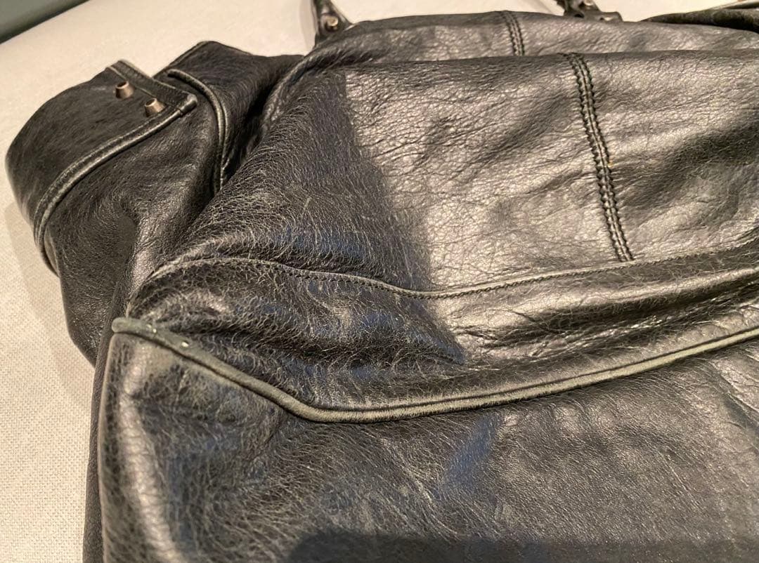 バレンシアガ　ブラックレザーショルダーバッグ