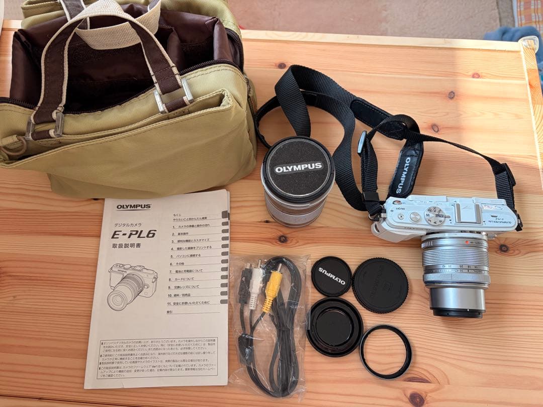 オリンパス OLYMPUS Pen Lite E-PL6 ミラーレス一眼　カメラ
