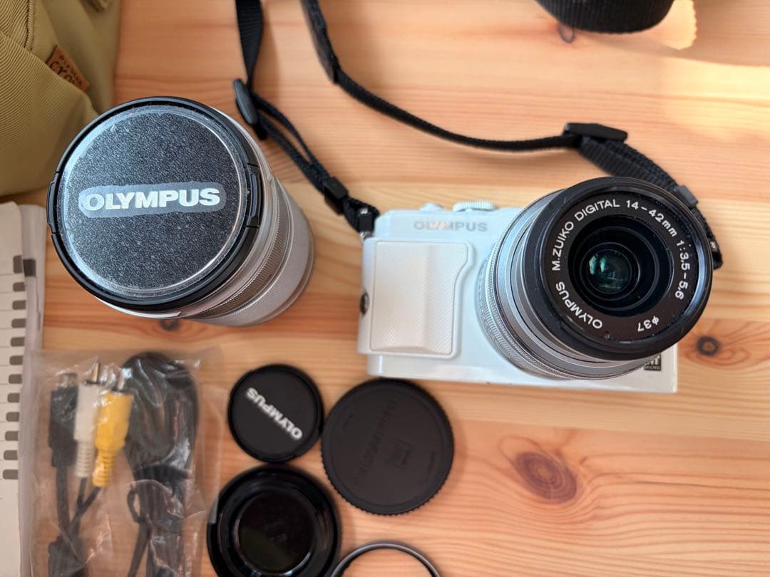 オリンパス OLYMPUS Pen Lite E-PL6 ミラーレス一眼　カメラ