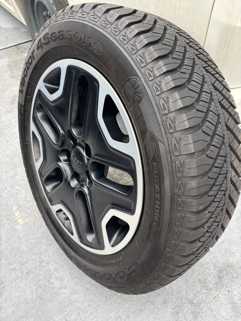 Jeep レネゲード　純正タイヤ　17インチ ホイール4本セット